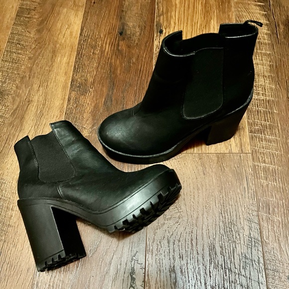 H&M Divided Chunky Lug Sole Ankle Boots - Picture 2 of 4